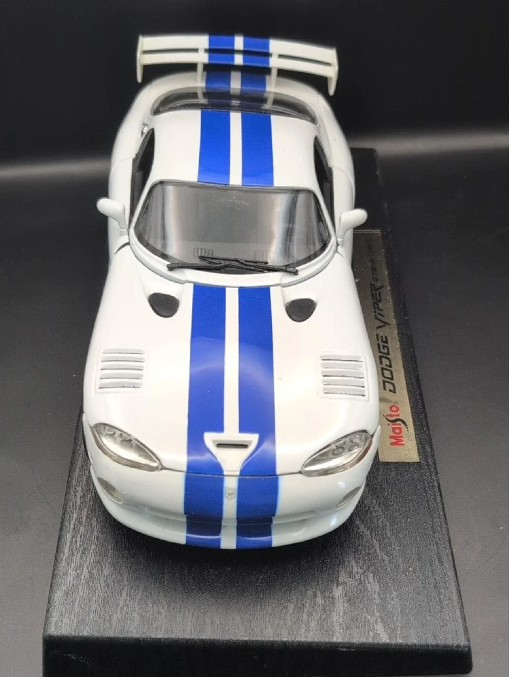 MAISTO Dodge Viper GTS-R 1997 Diecast Model White with Blue Stripes New in Box